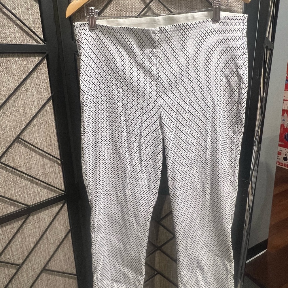 WHBM - Black & White Pull-On Stretchy Cropped Pants Rayon Elastic Waistband - 14